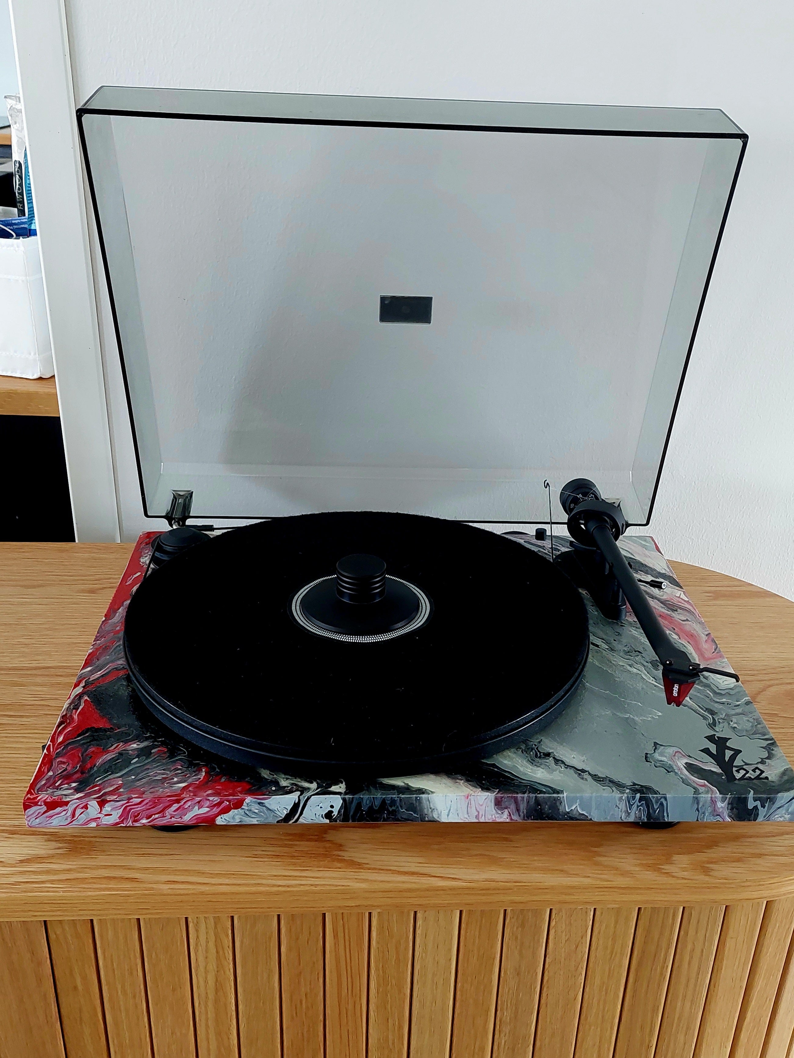 Inferno / LP turntable (32×41×11)