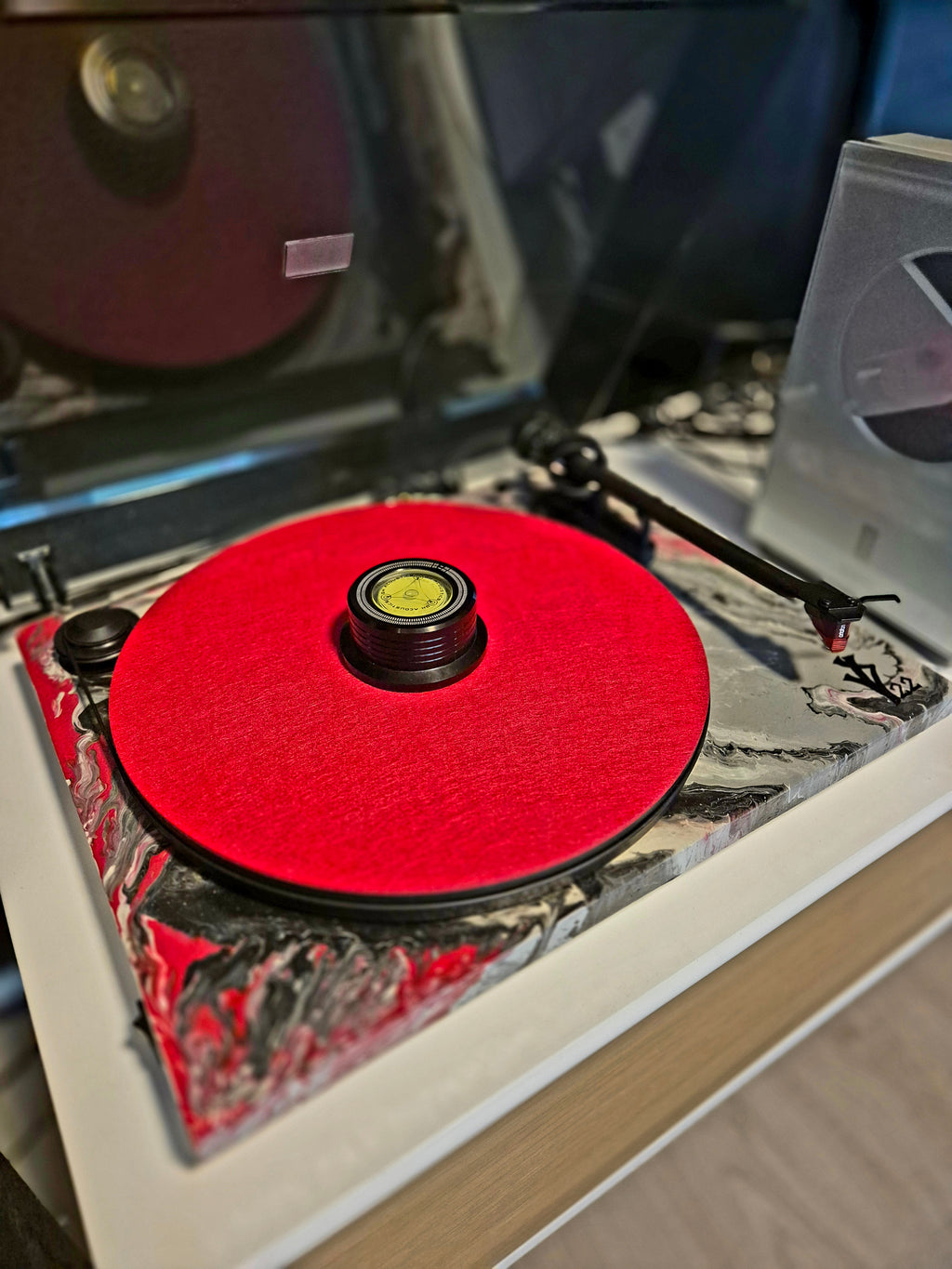 Inferno / LP turntable (32×41×11)